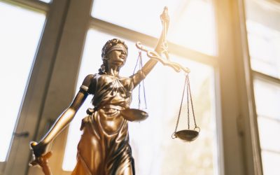 Asianajaja vai lakimies?